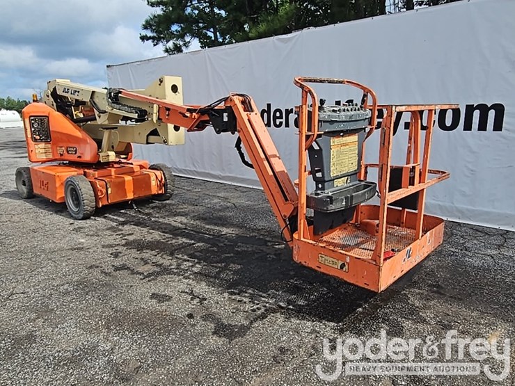 2011-jlg-e400ajpn-image-7