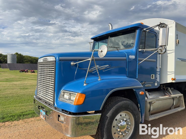 2000-freightliner-fld120-image-12