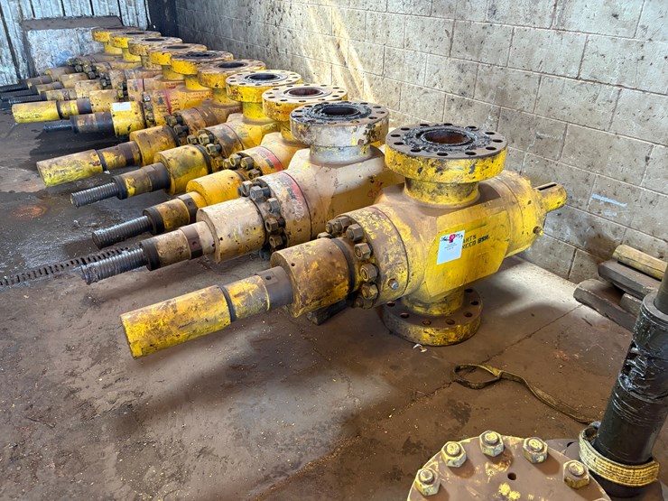 (5x$)-7-1/16”-10k-frac-valves-image-1