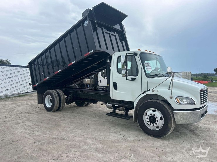 2021-freightliner-m2-106-image-2