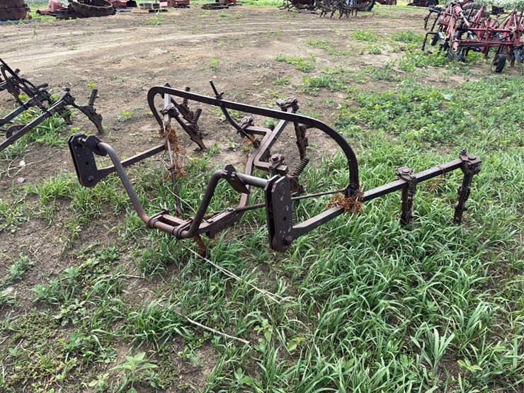 international-harvester-four-row-mounted-cultivator-image-2