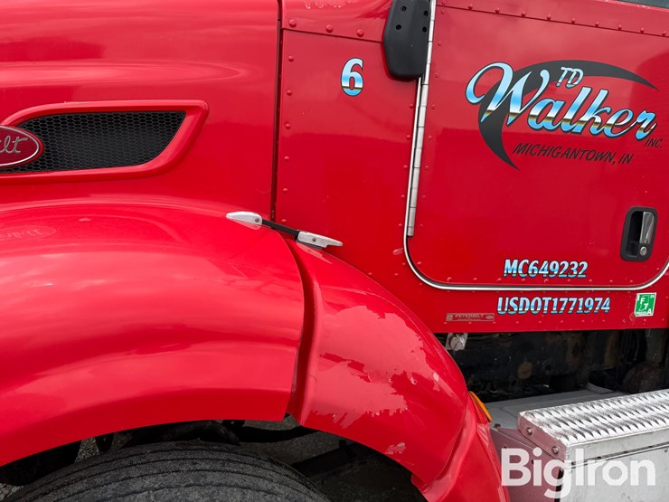 2010-peterbilt-384-image-13