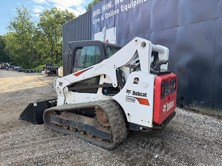 2022-bobcat-t770-image-2