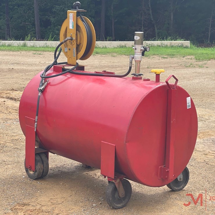 FUEL TANK WITH PNEUMATIC PUMP AND HOSE REEL