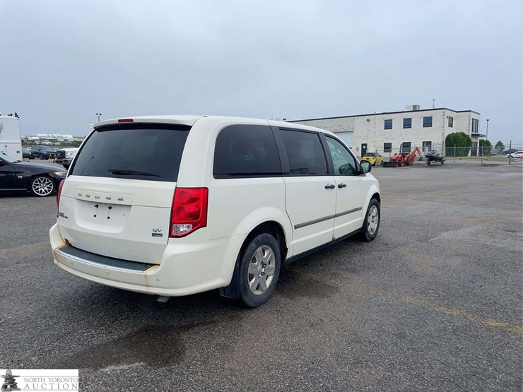 2011-dodge-grand-caravan-image-5
