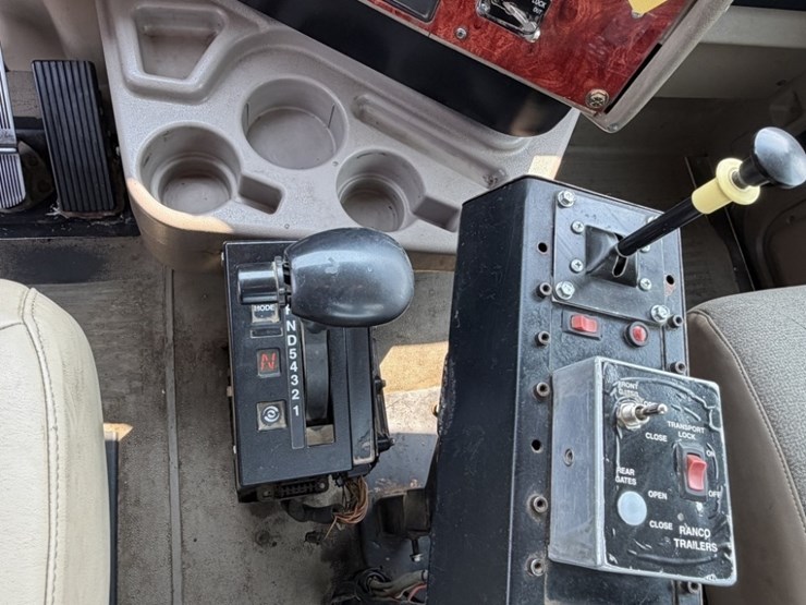 2004-international-5500i-t/a-truck-tractor-image-39