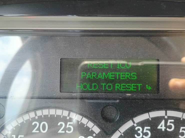 2013-freightliner-m2-106-image-72