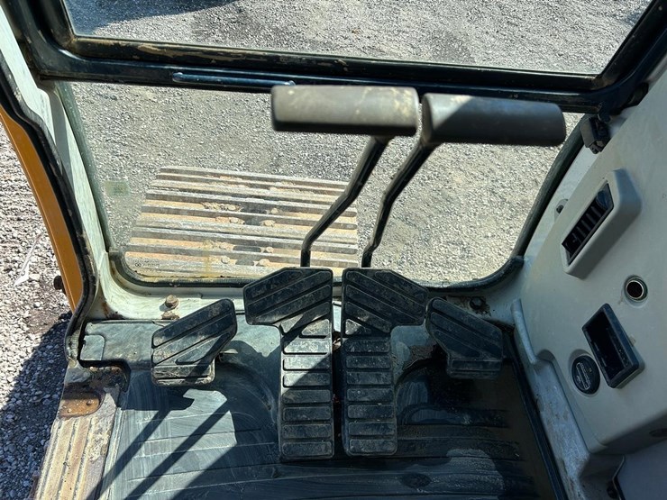 2003-hyundai-robex-210-lc-7-image-23