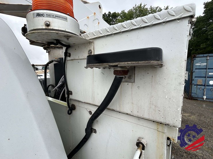 2016-ram-5500-bucket-truck-image-33