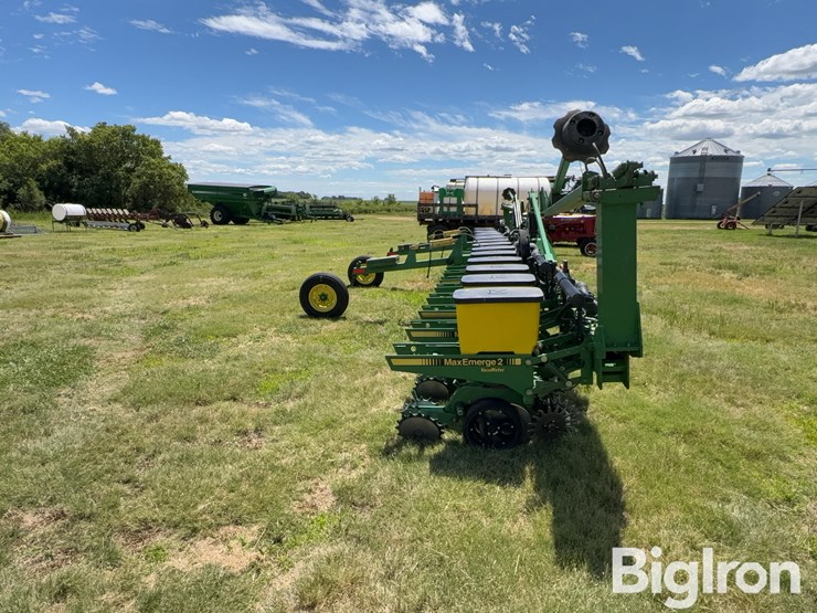 john-deere-7300-image-4
