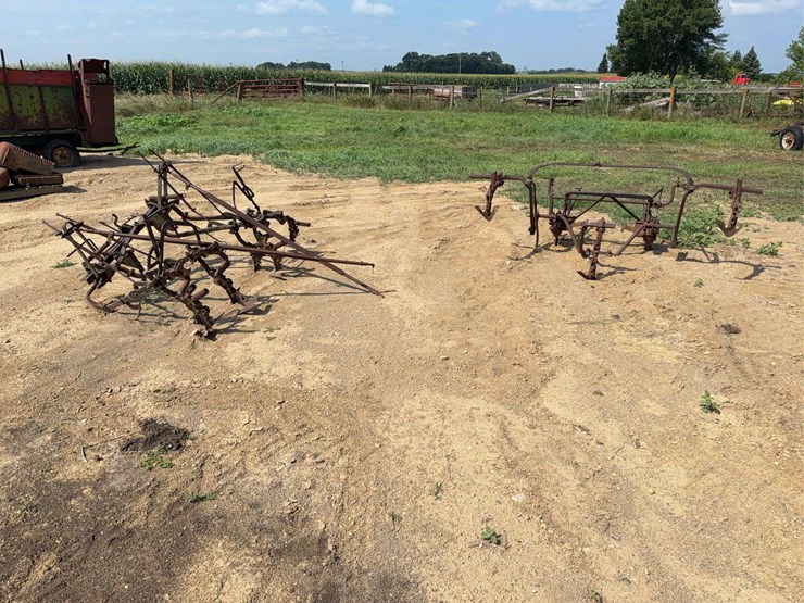 international-harvester-221-mounted-cultivator-image-1