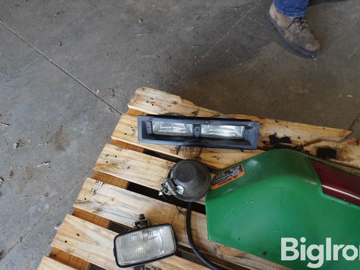 john-deere-8200-parts-&-steering-wheel-image-13