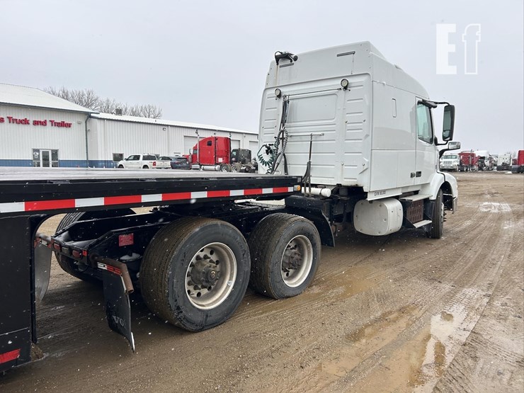 2015-volvo-vnm62t630-image-4