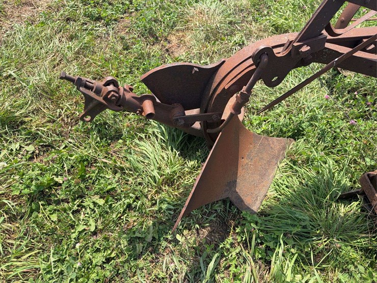 international-harvester-two-bottom-pull-type-moldboard-plow-image-13