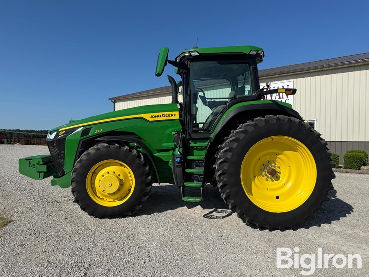 2025-john-deere-8r-250-image-8
