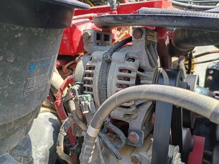 2013-freightliner-m2-106-image-34
