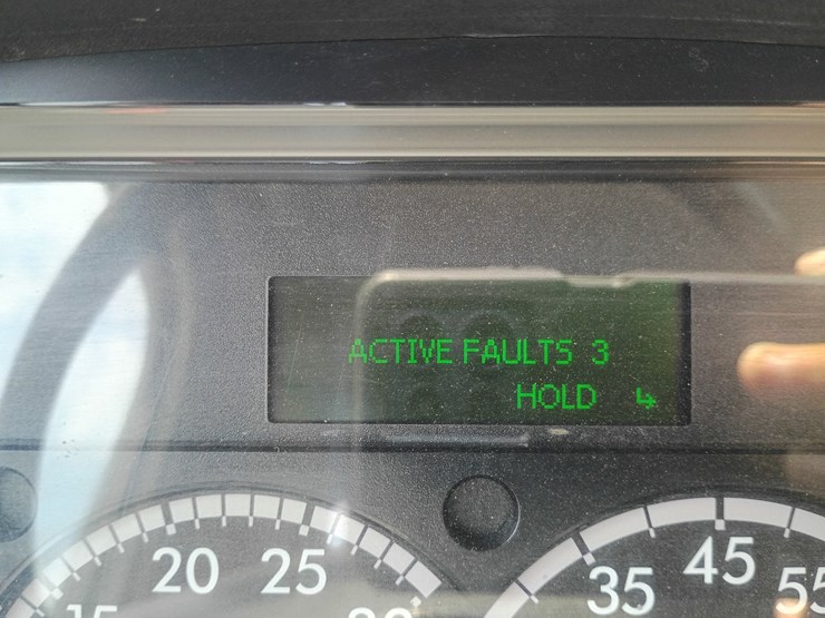 2013-freightliner-m2-106-image-76