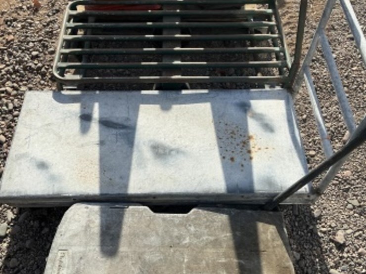 pallet-of-misc-&-(3)-carts-image-4
