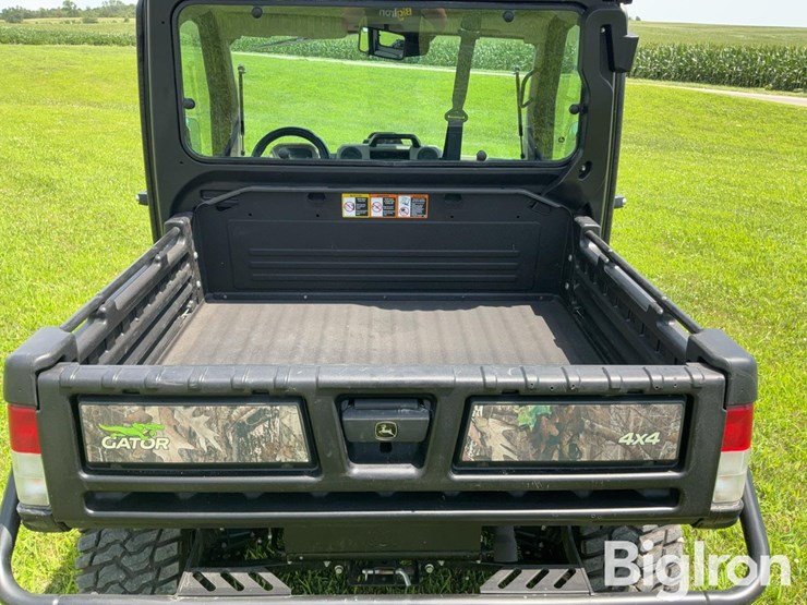 2023-john-deere-gator-image-16