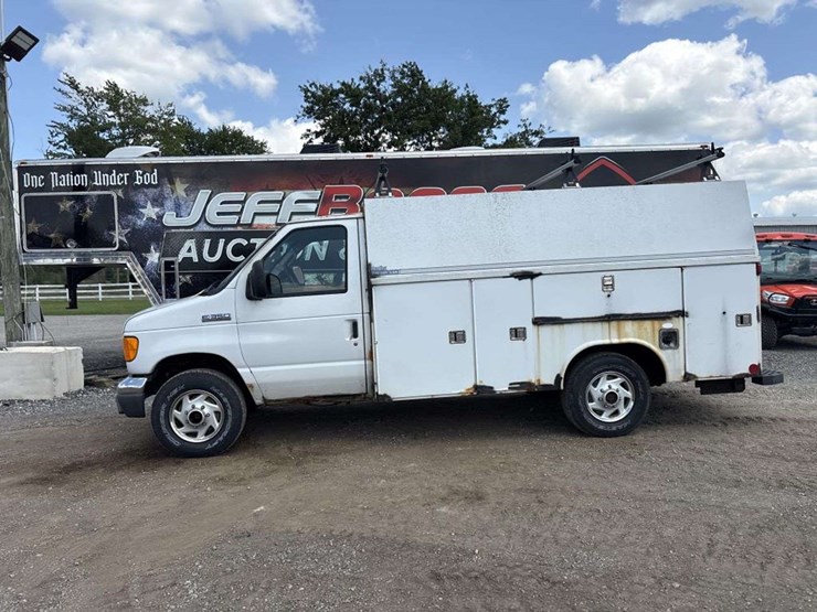 2006-ford-e350-image-2