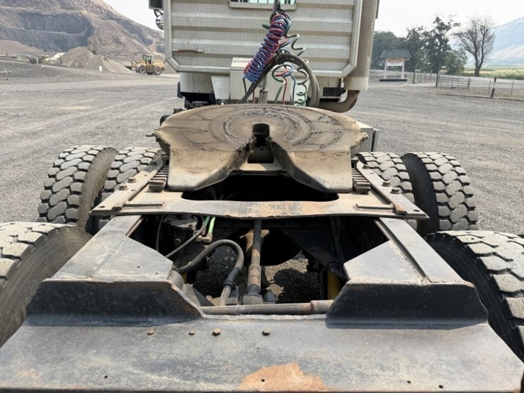 2004-international-5500i-t/a-truck-tractor-image-23