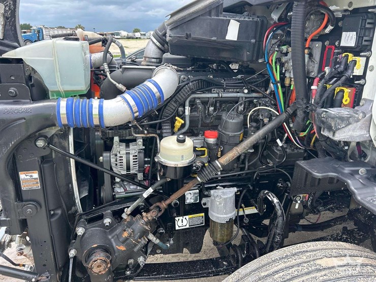 2019-peterbilt-579-image-7