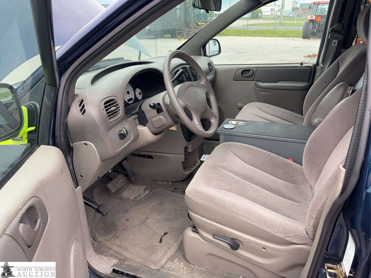 2002-dodge-caravan-image-11