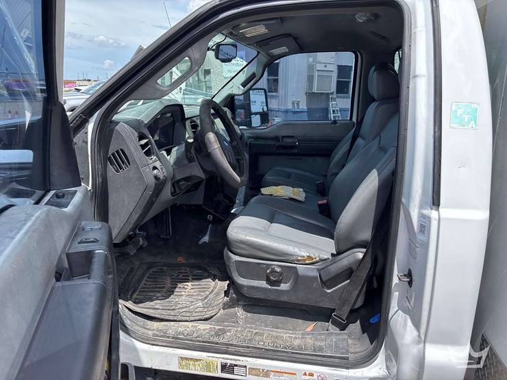 2015-ford-f550-image-11
