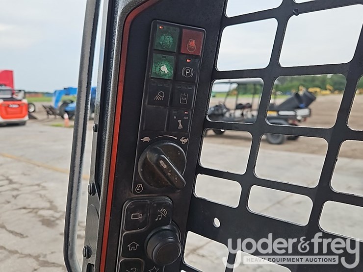 2021-bobcat-t76-image-30