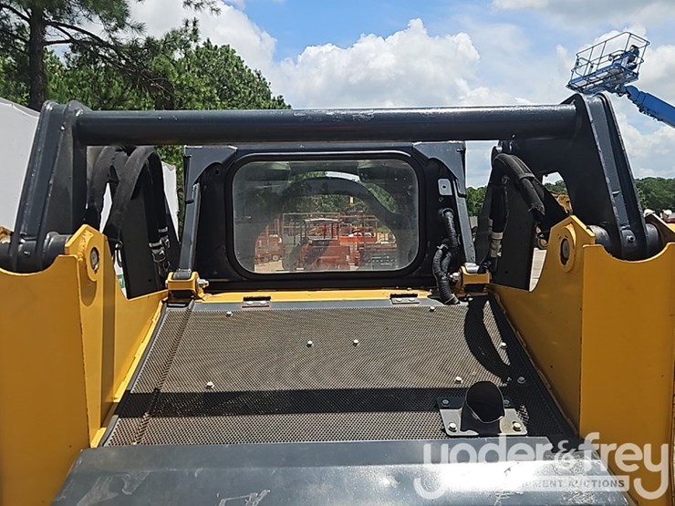 2019-deere-317g-image-20