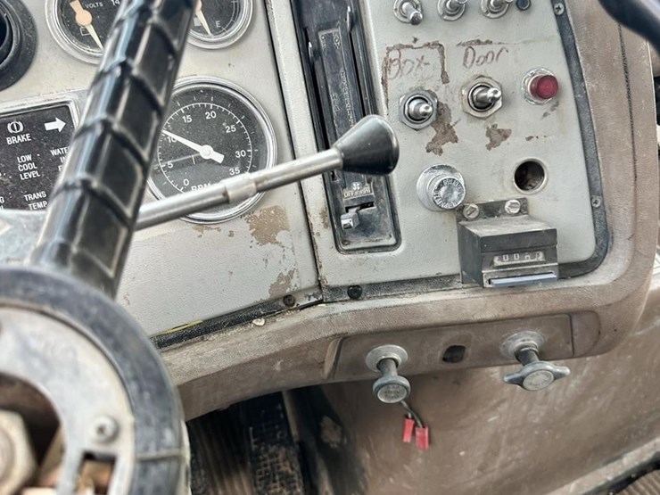 1988-ford-l9000-image-18