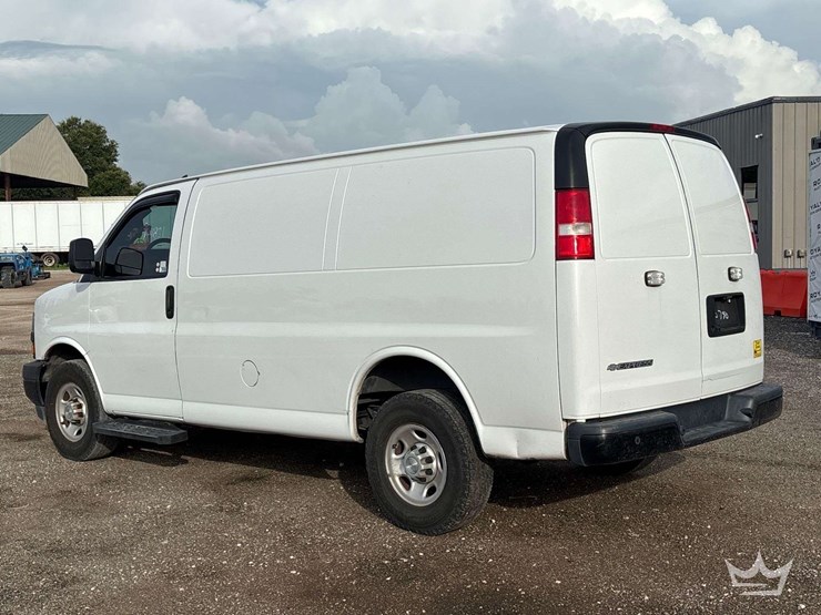 2019-chevrolet-express-2500-image-4