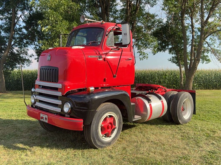 1953-international-r200-image-1