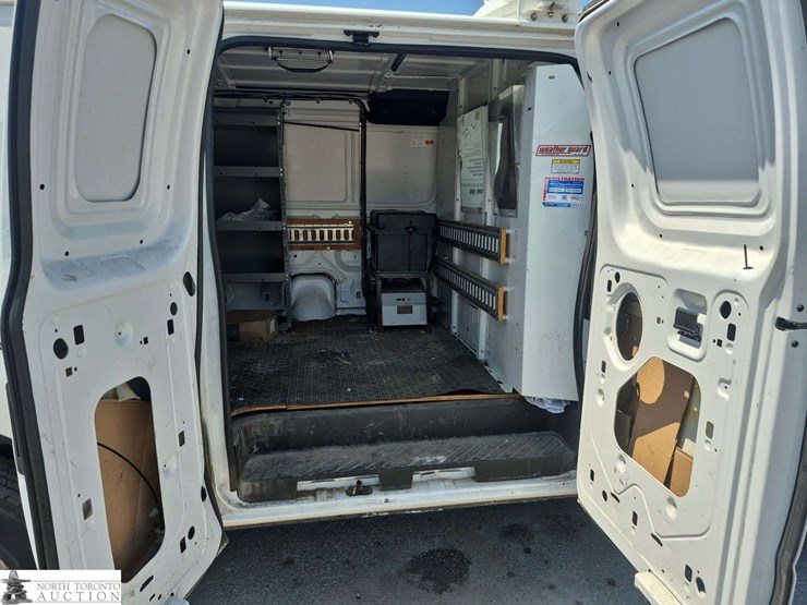 2014-ford-cargo-image-25