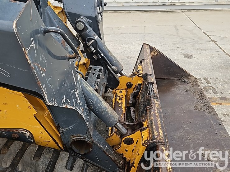 2023-deere-331g-image-12