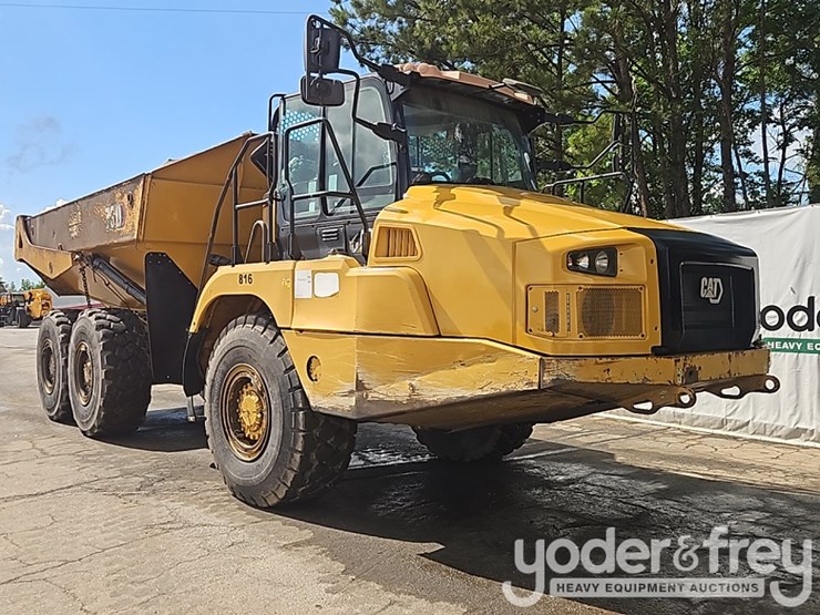 2021-caterpillar-730-image-7