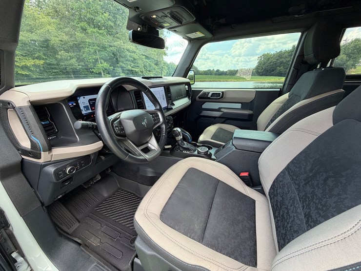 2022-ford-bronco-image-13