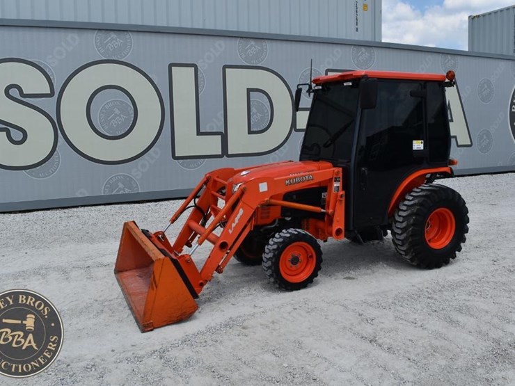 2013-kubota-b3000hsd-image-10