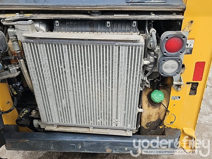 2022-deere-317g-image-24