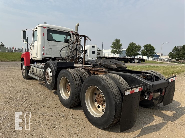 2012-mack-pinnacle-chu613-image-4