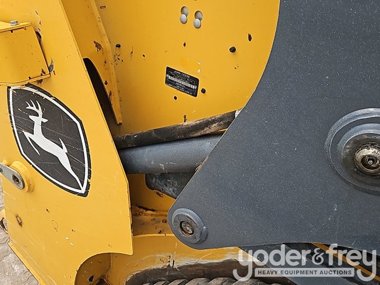 2022-deere-317g-image-12