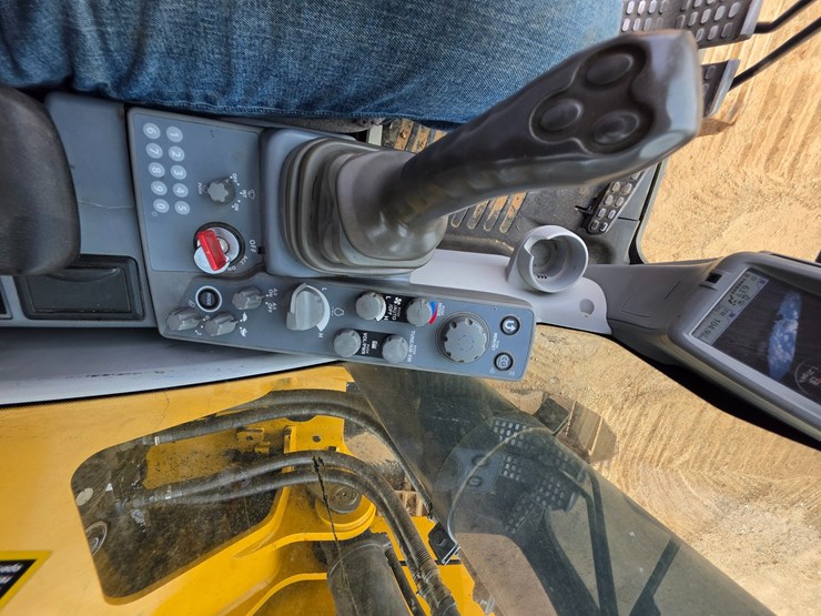 2018-deere-470g-lc-image-39