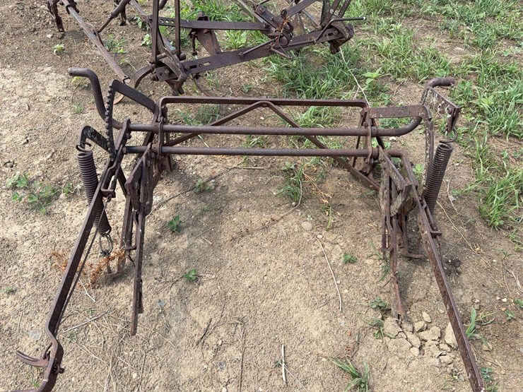international-harvester-four-row-mounted-cultivator-image-12