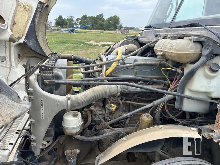 2005-freightliner-columbia-120-image-62