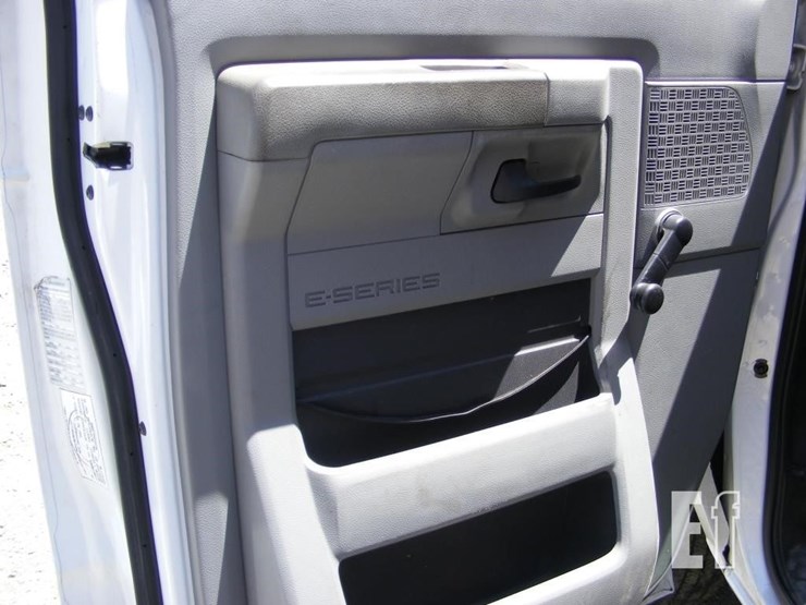 2010-ford-e250-image-11