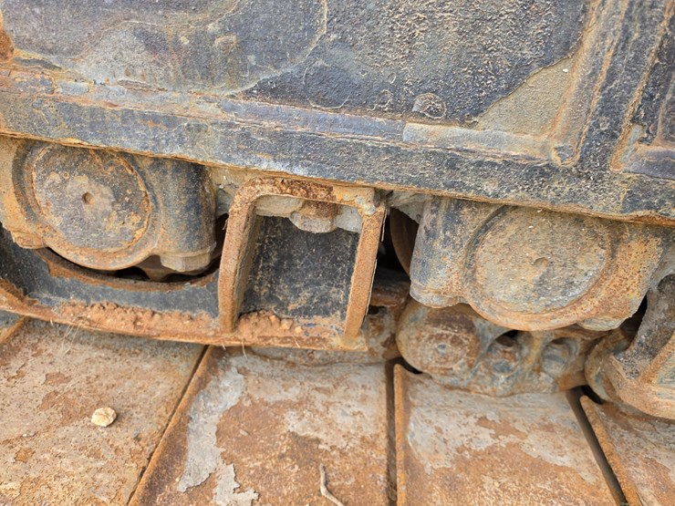 2023-caterpillar-374-image-79