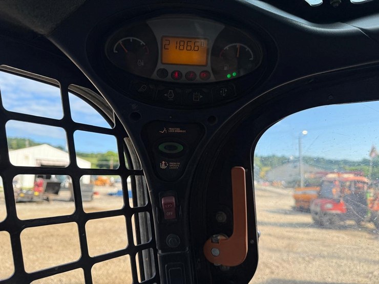 2022-bobcat-t770-image-24