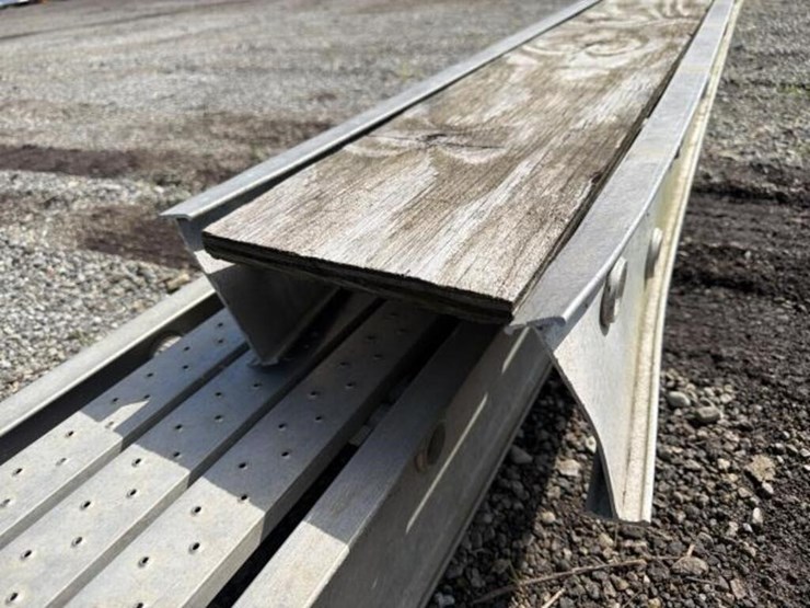 2-aluminum-walk-boards-image-5