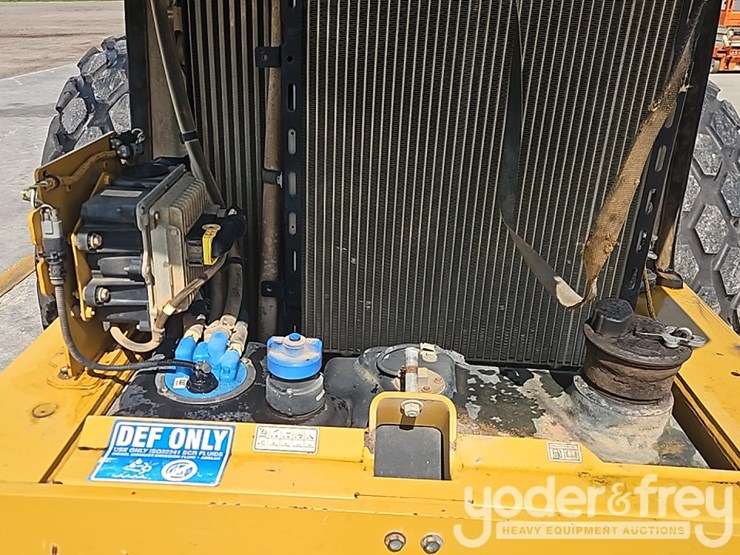 2018-caterpillar-cs54b-image-20