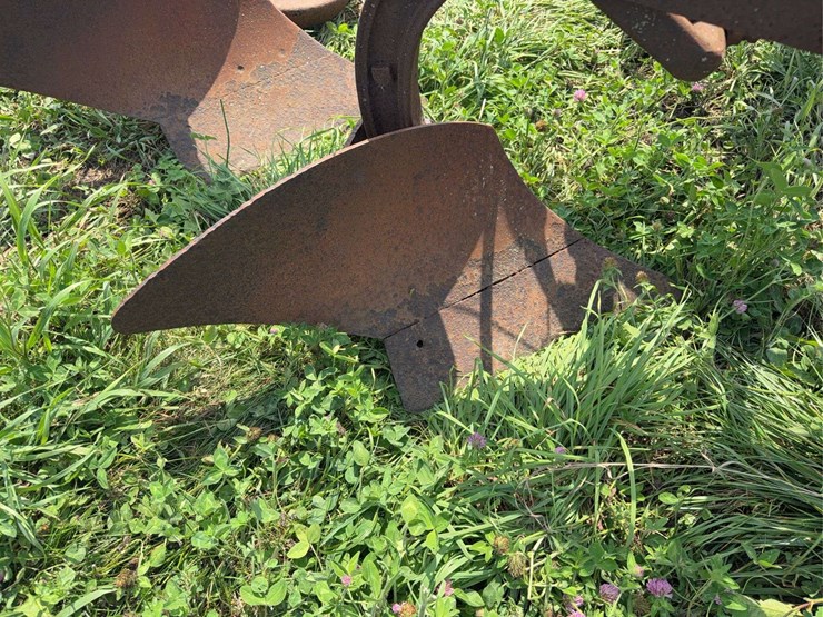 international-harvester-two-bottom-pull-type-moldboard-plow-image-18